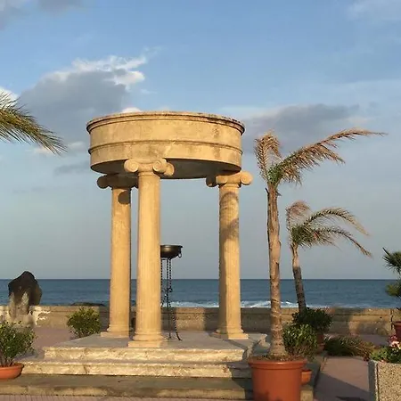 La Casa Di Luigi Bed & Breakfast Giardini Naxos