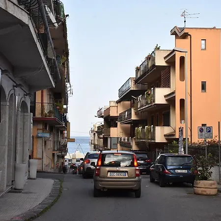 לינה וארוחת בוקר La Casa Di Luigi גיארדיני נאקסוס